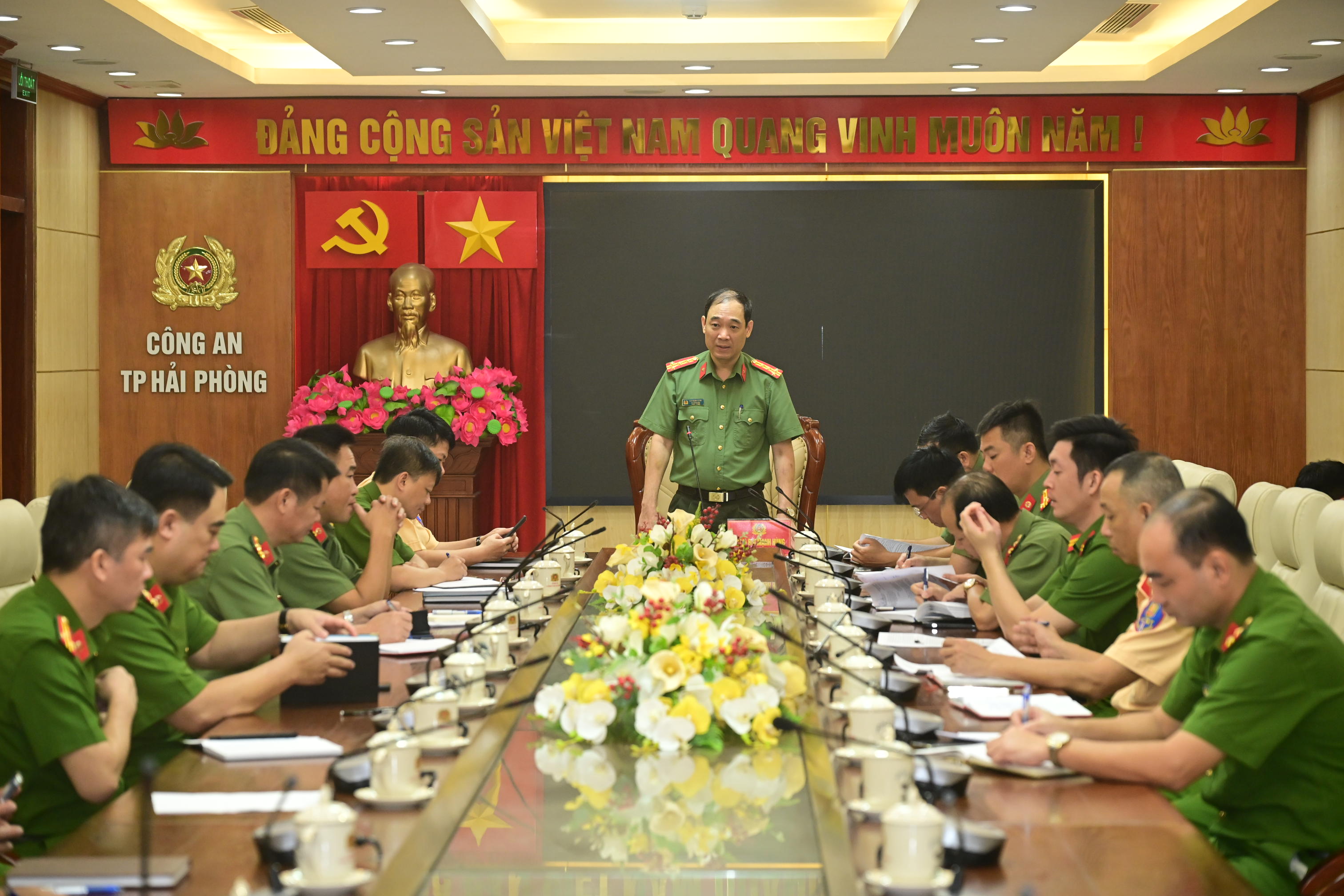 Bảo đảm an ninh, trật tự tốt nhất cho hoạt động văn hóa và kinh tế đêm tại phố đi bộ